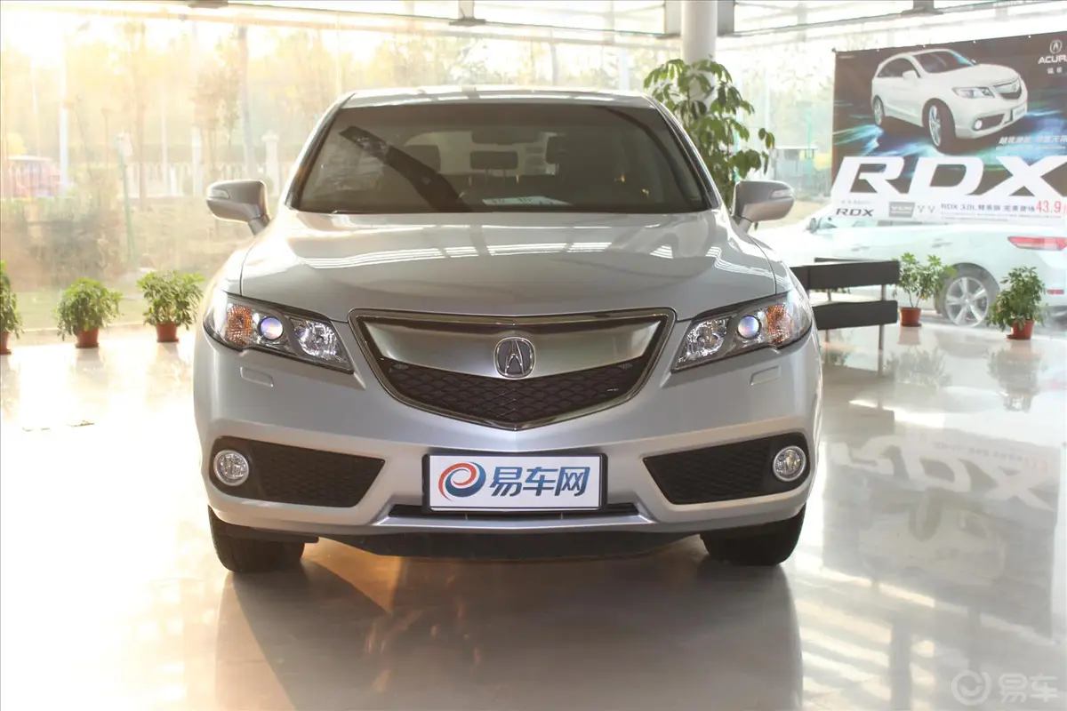 讴歌RDX(进口)3.5L V6正前水平