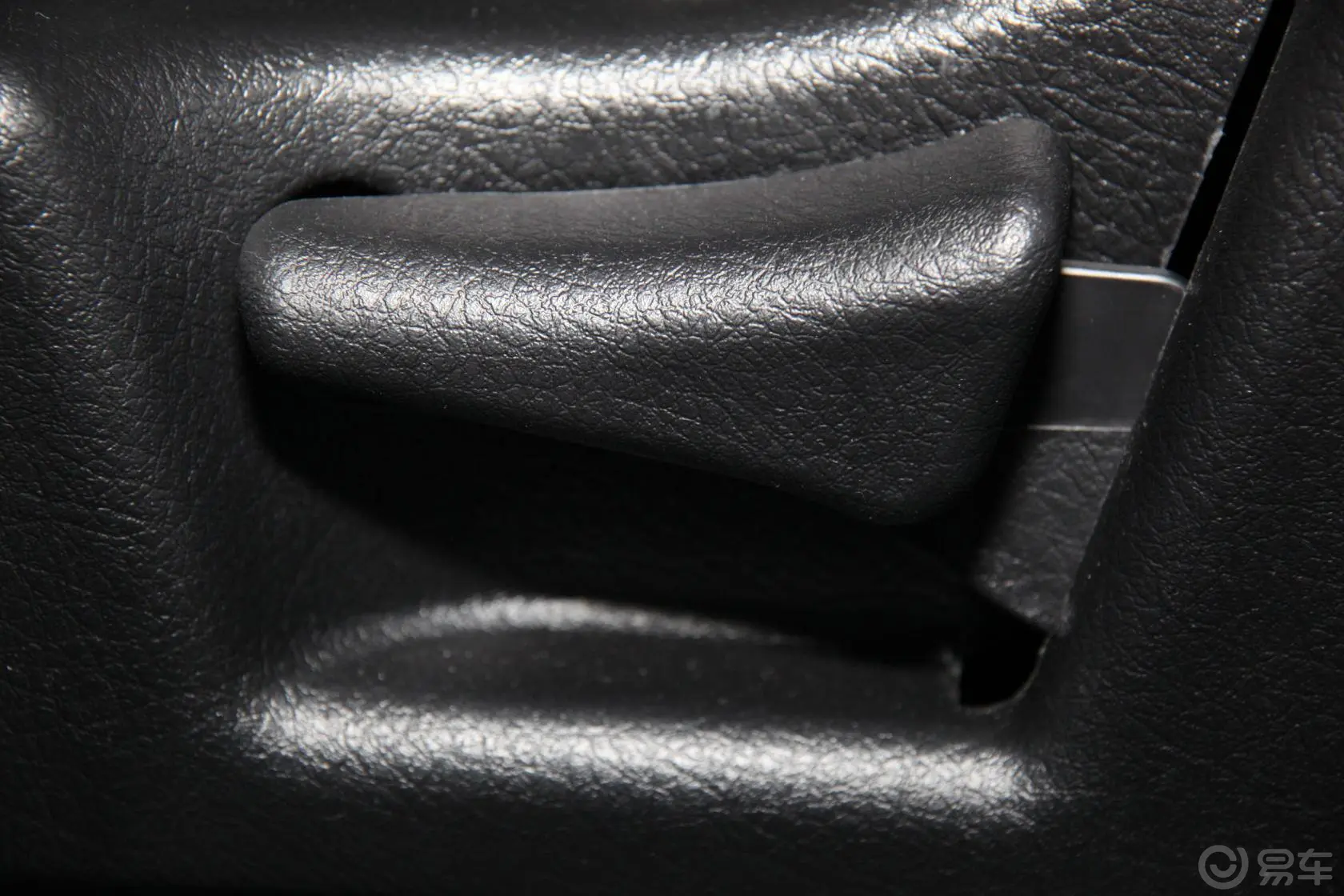 哈弗H5经典智尊版 2.0T 手动 四驱 进取型 柴油版座椅调节键