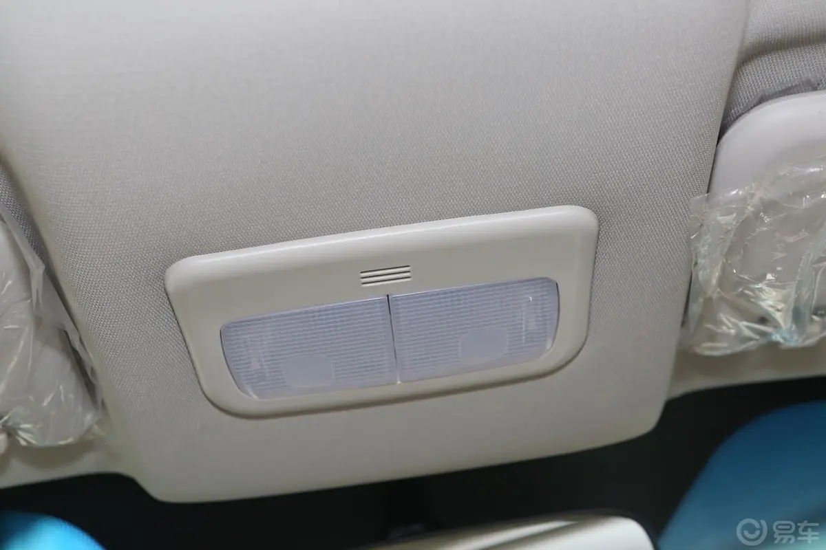 智尚S301.5L 手动 舒适版前排车顶中央控制区