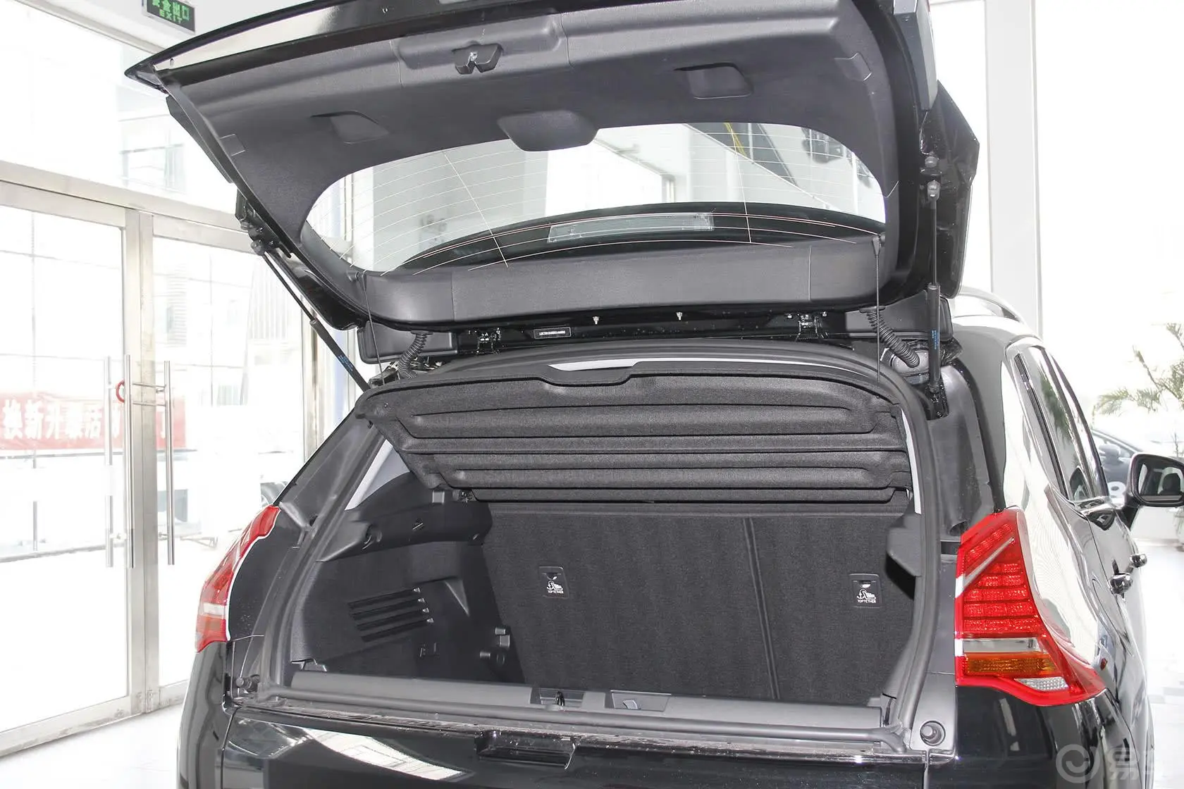 标致30081.6T 自动 罗兰加洛斯版行李厢开口范围