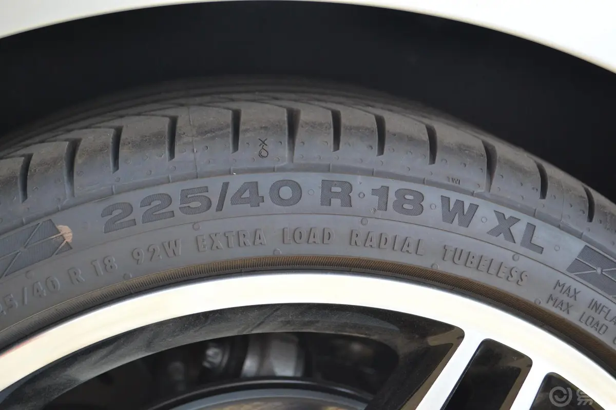 奔驰A级(进口)A 260 sport轮胎规格