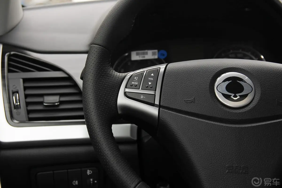 柯兰多2.0L 手动 两驱 舒适导航版 汽油方向盘功能键（左）