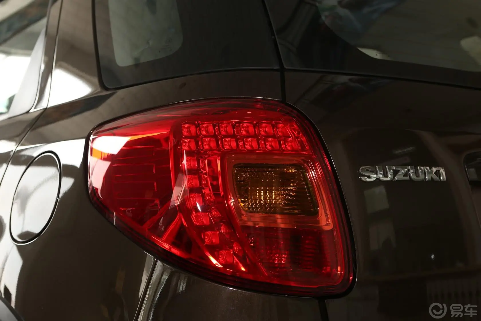 天语 SX4锐骑 1.8L 手动 运动型尾灯侧45度俯拍