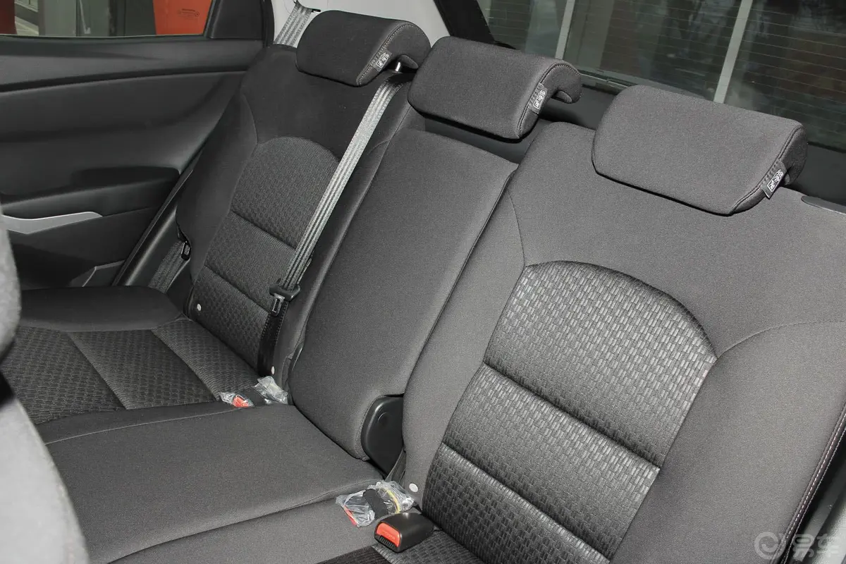 柯兰多2.0L 手动 两驱 舒适导航版 汽油后排座椅