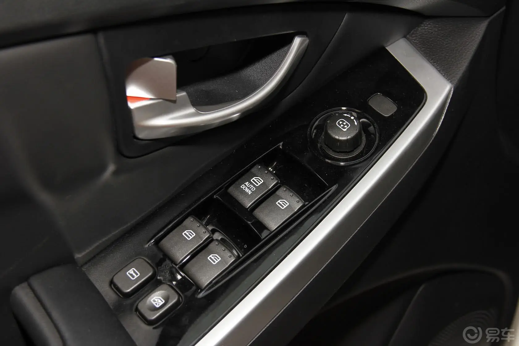 柯兰多2.0L 手动 两驱 舒适导航版 汽油车窗升降键