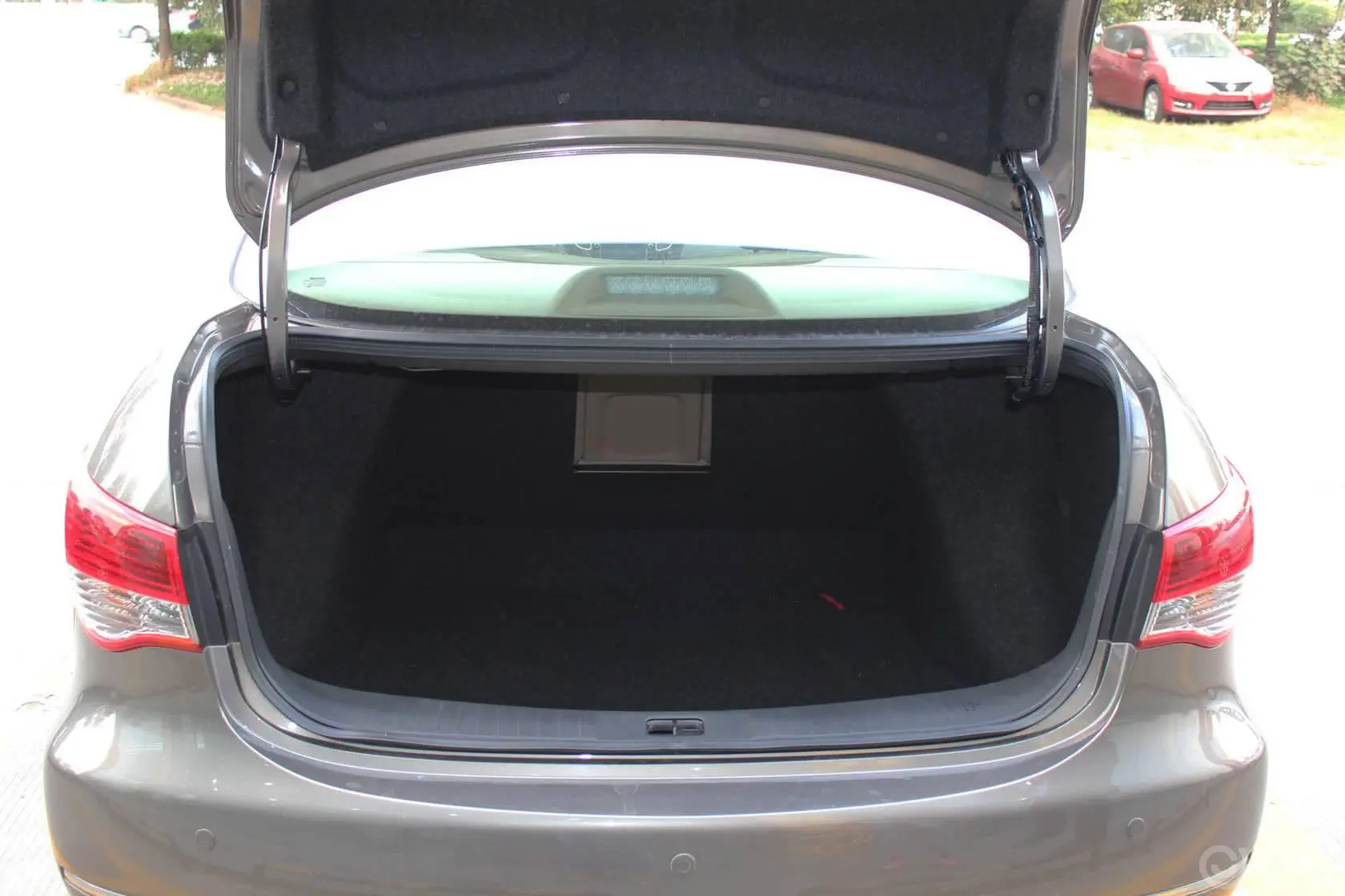 轩逸1.6L 自动 XL 经典豪华版行李箱空间