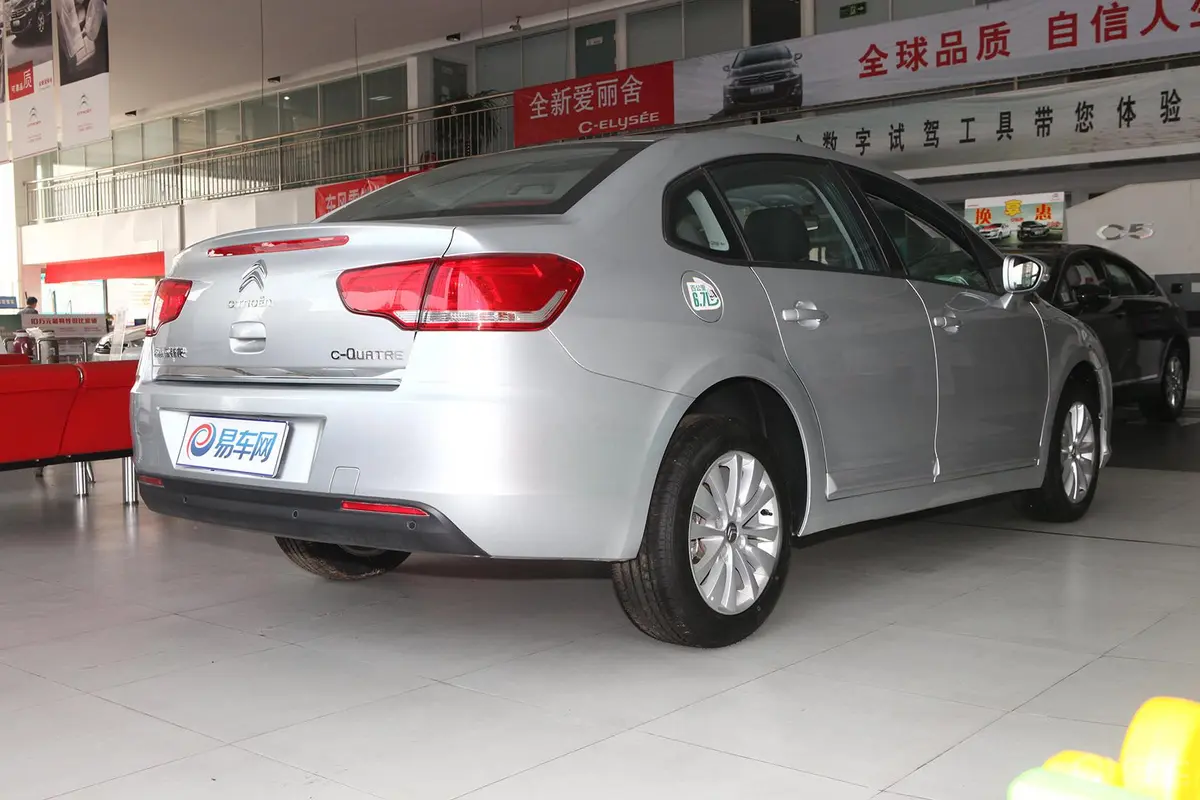 世嘉三厢 2.0L 手动 品悦型外观