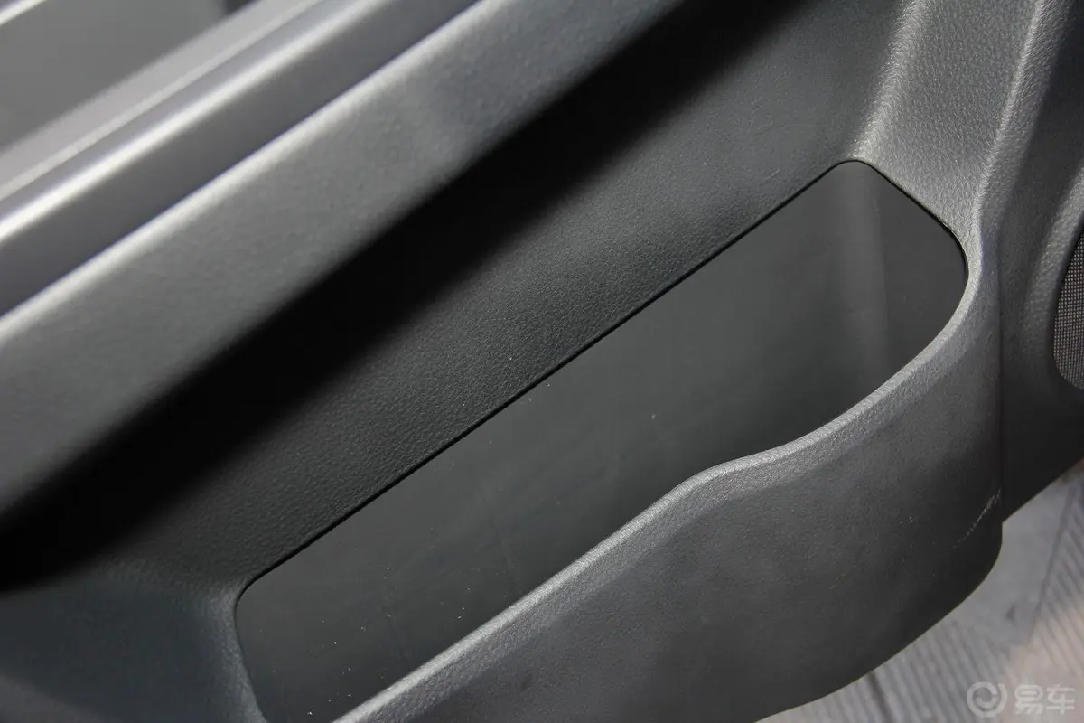 天语 SX4两厢 酷锐版 1.6L 自动 灵动型驾驶员门储物盒