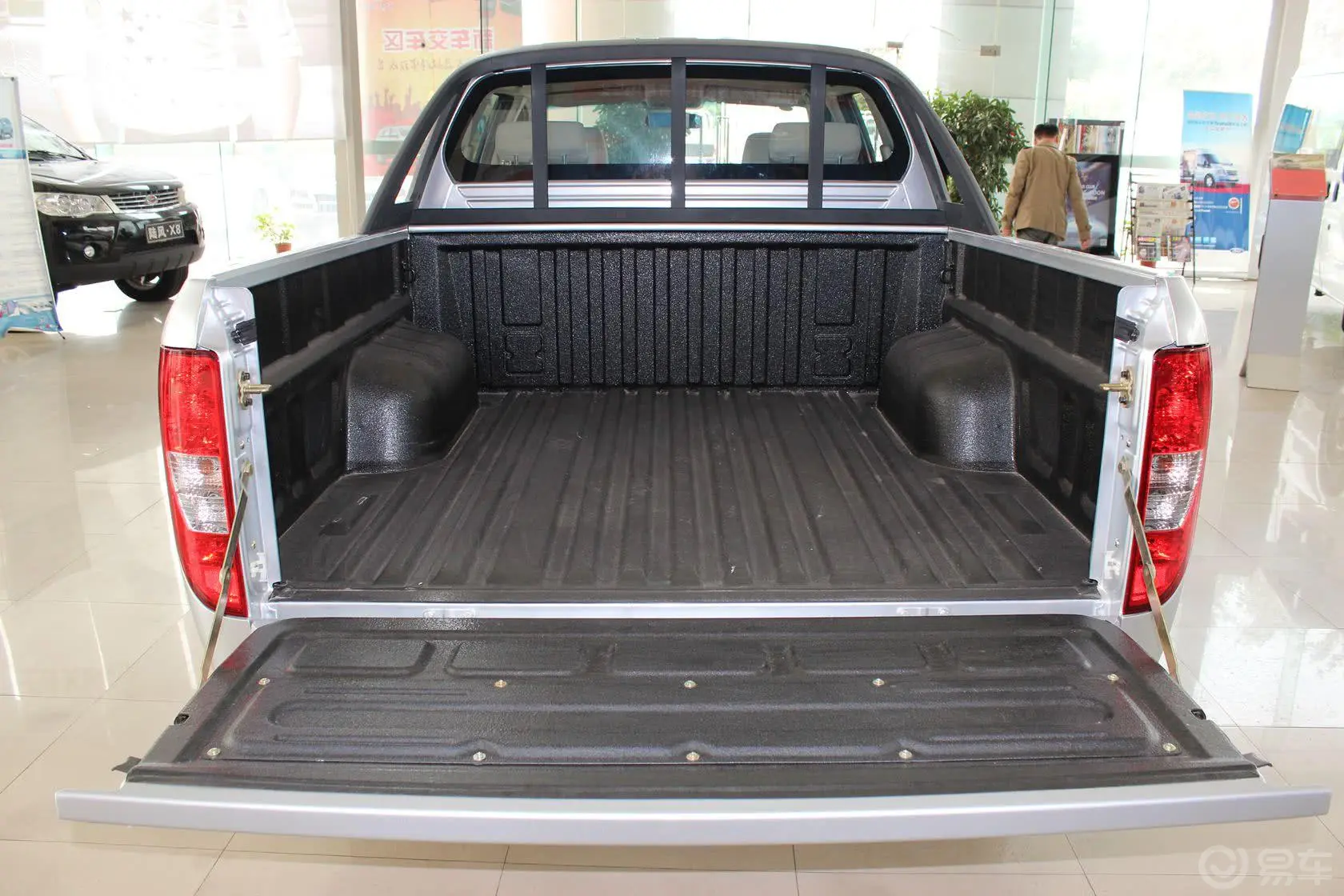 域虎72.4L 手动 两驱 普通版 GL 柴油行李箱空间