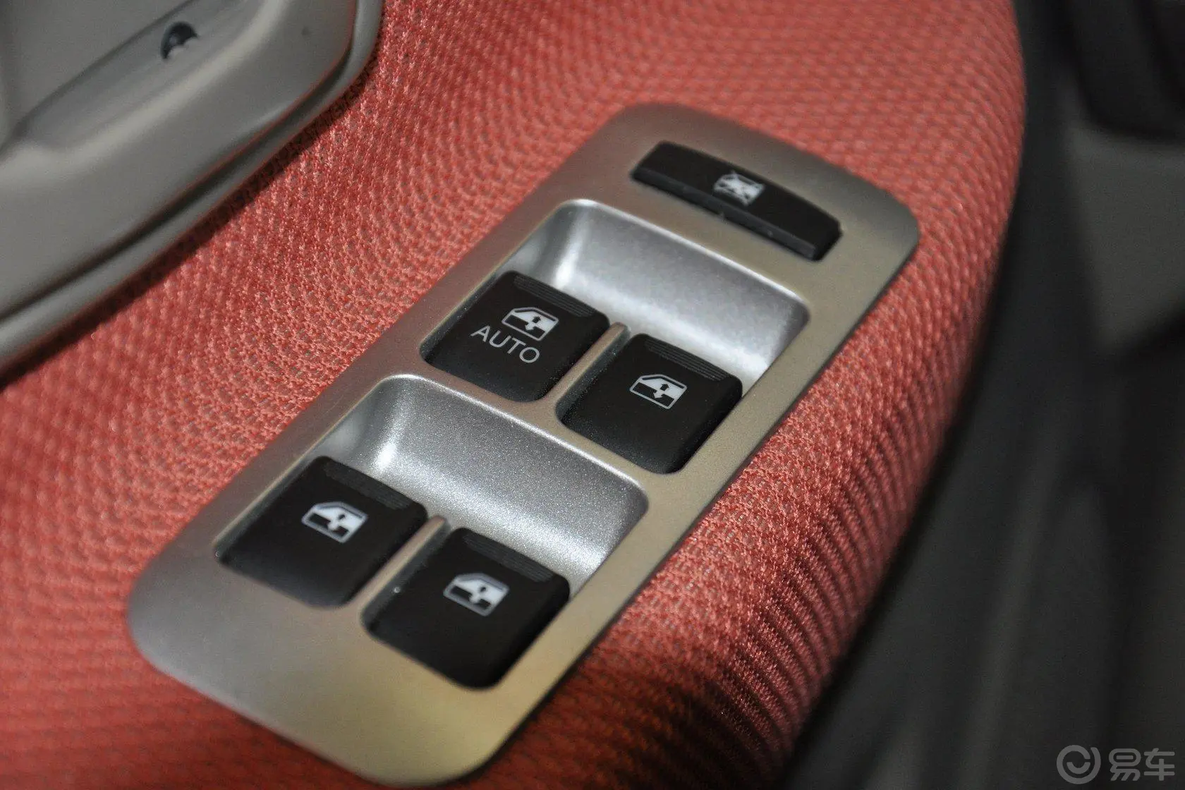 北斗星1.4L VVT 手动 全能版 标准型车窗升降键