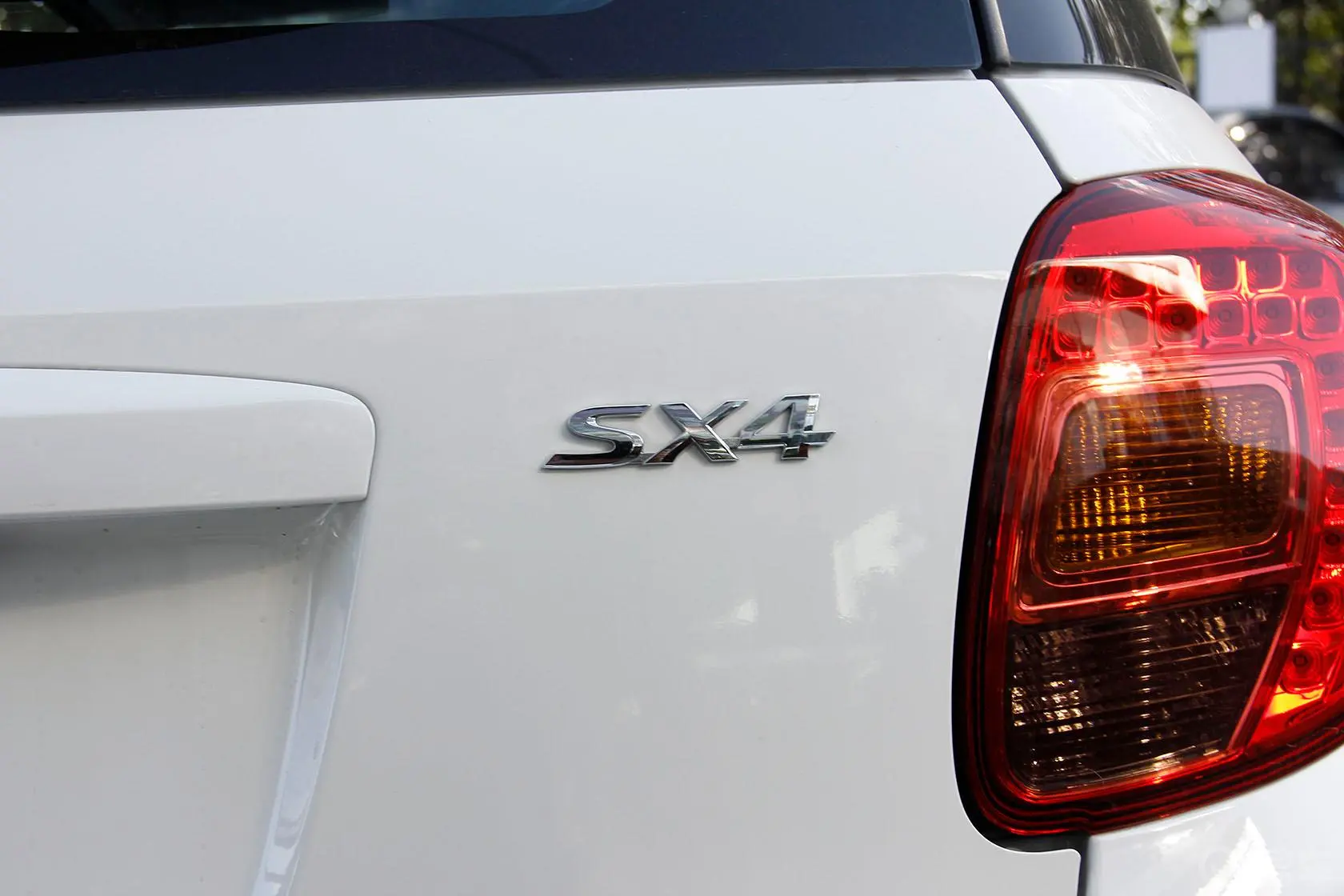 天语 SX4两厢 酷锐版 1.6L 自动 灵动型尾标