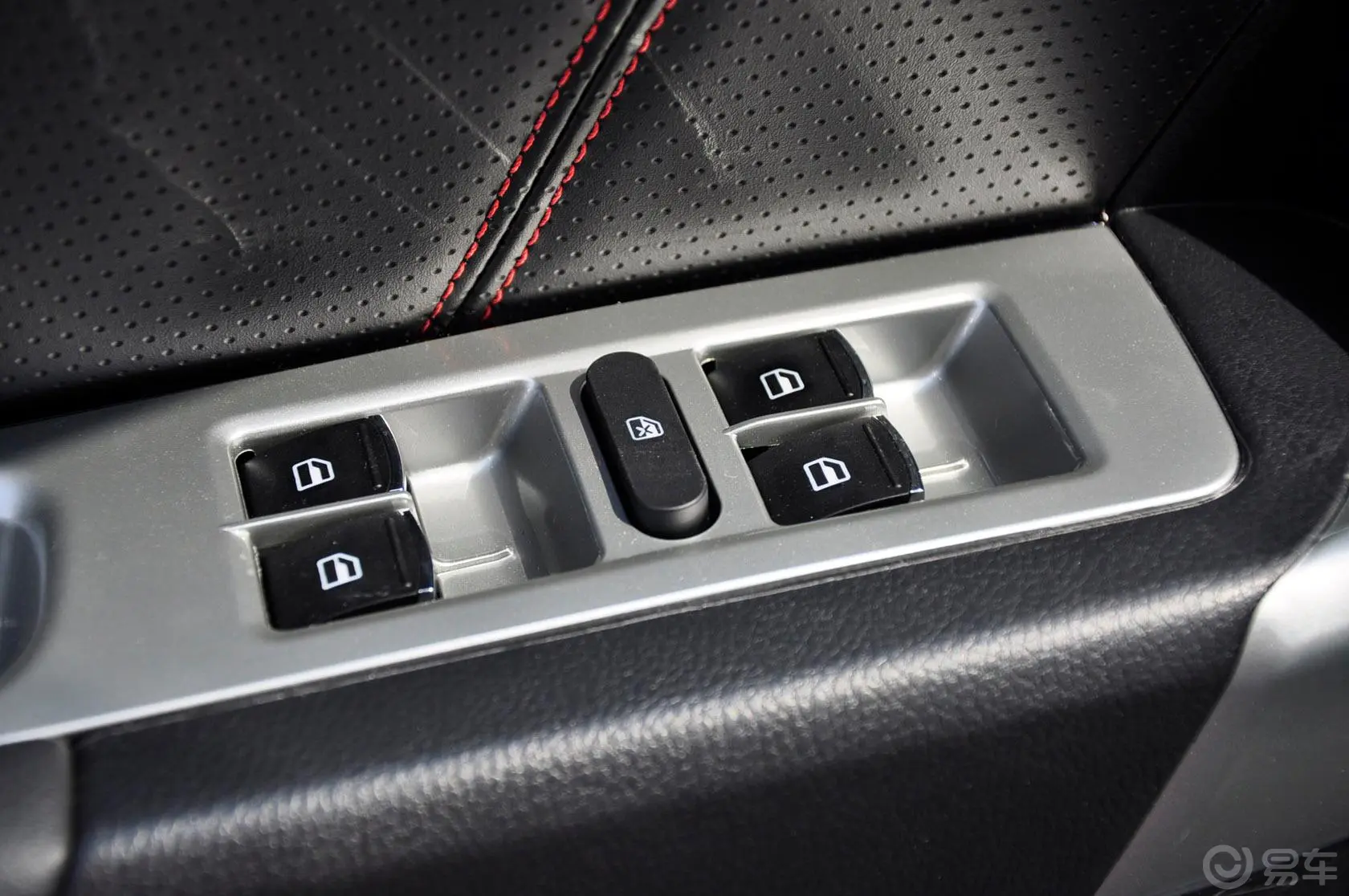 哈弗H6升级版 1.5T 手动 四驱 尊贵型车窗升降键