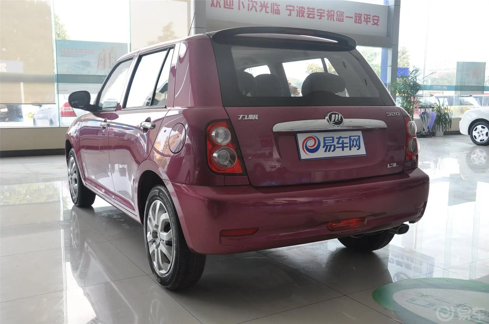 力帆3301.3L VVT 手动 标准型侧后45度车头向左水平