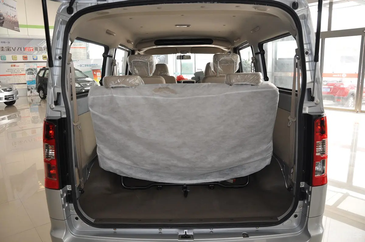 佳宝V80MINI bus版 1.3L 手动 舒适版行李箱空间