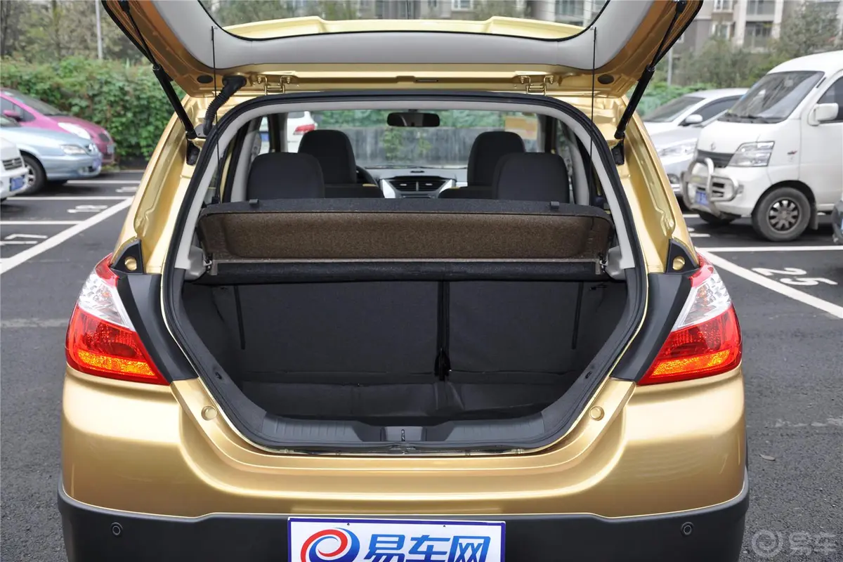 启辰R50X1.6L 自动版行李箱空间