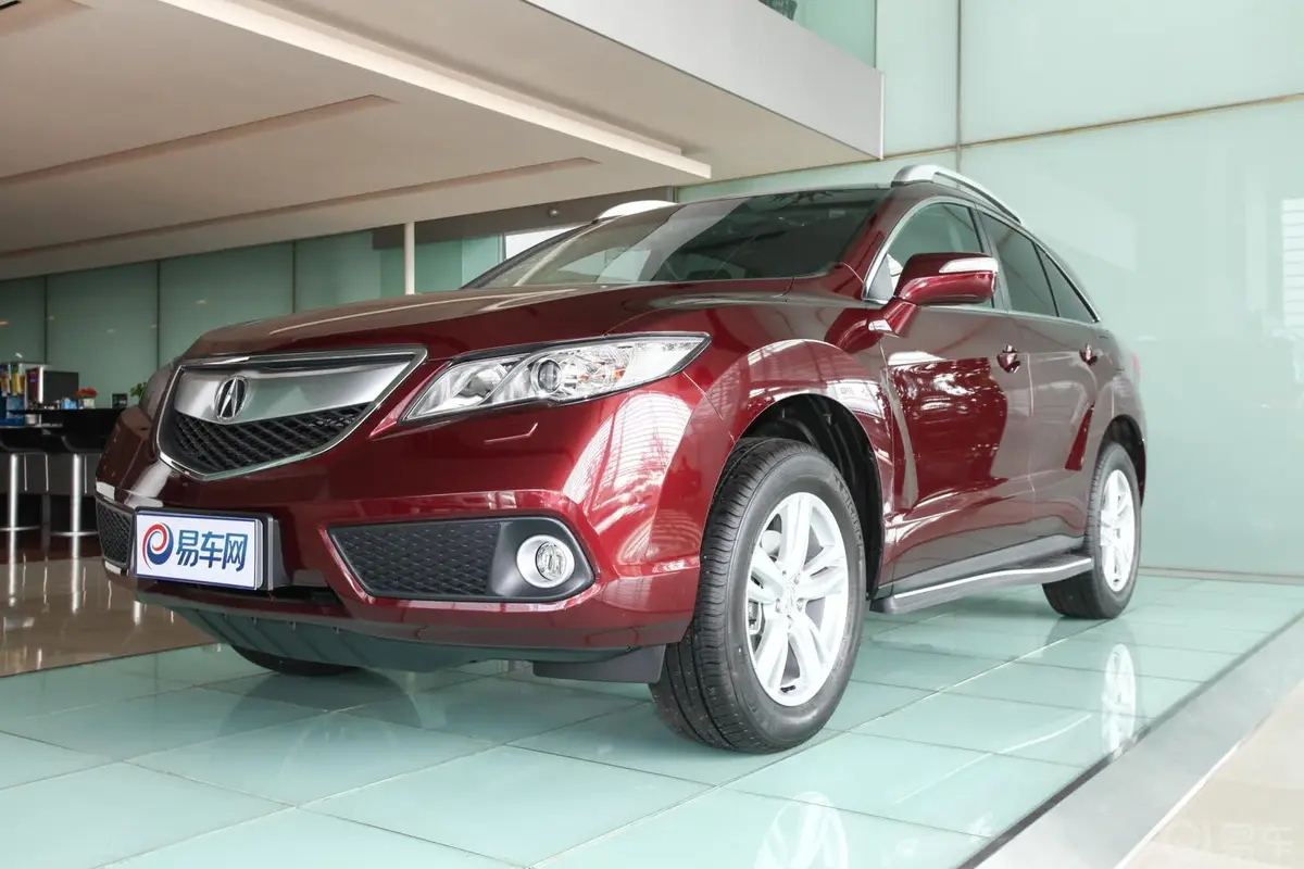 讴歌RDX(进口)3.5L V6侧前45度车头向左水平