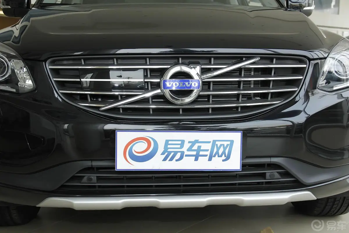 沃尔沃XC60(进口)2.0T T5 改款 智雅版前格栅侧俯拍