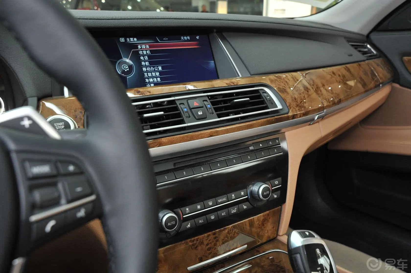 宝马7系740Li xDrive中控台驾驶员方向