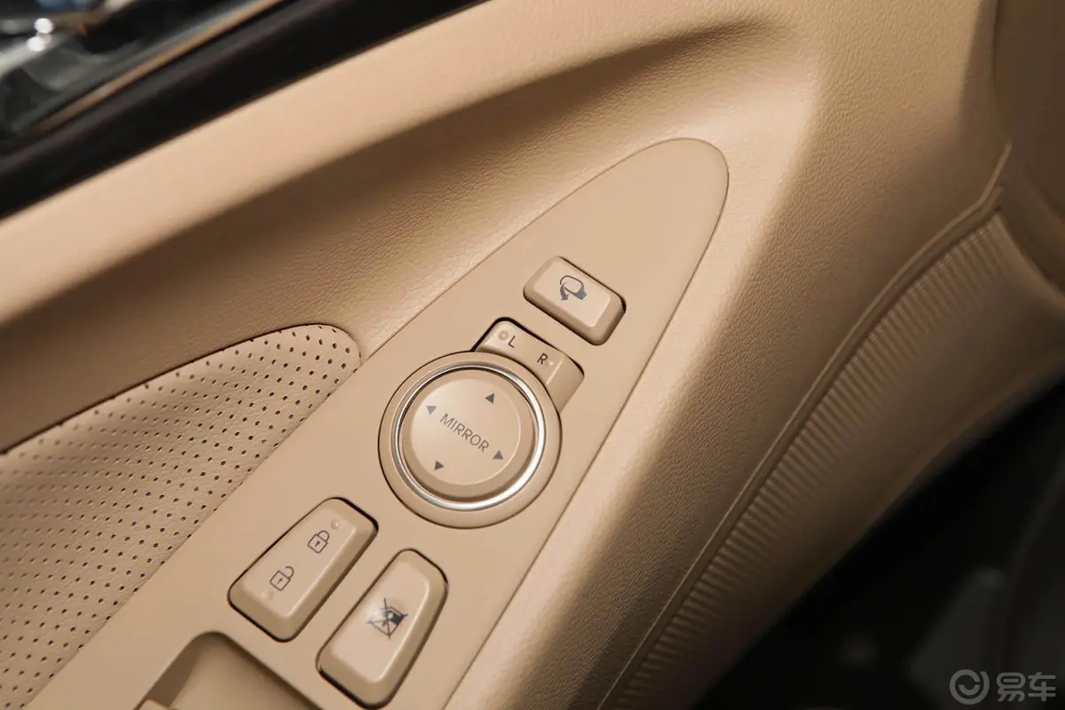 索纳塔2.4L 自动 GLS 领先版外后视镜控制键