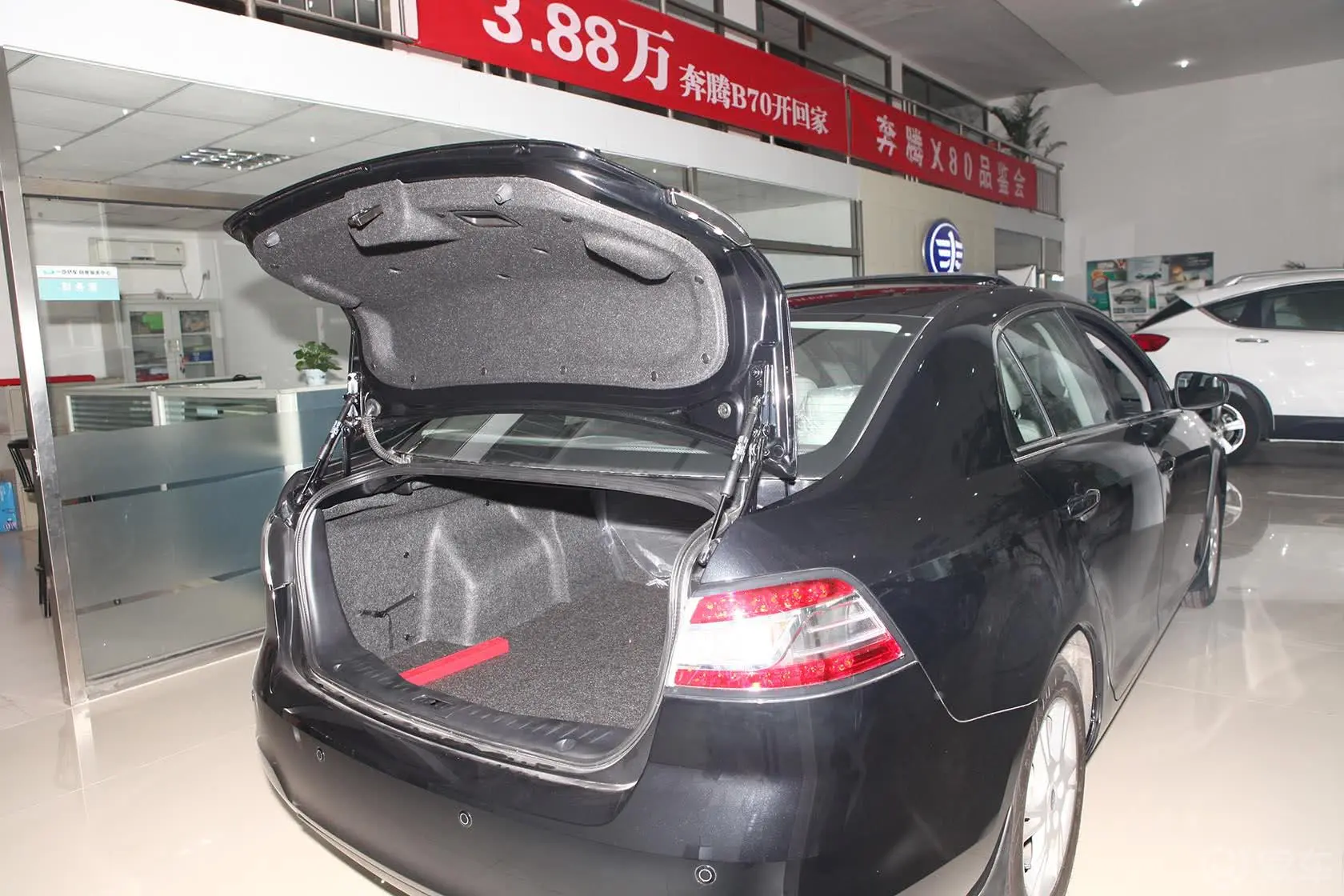 奔腾B902.0L 手动 豪华型空间