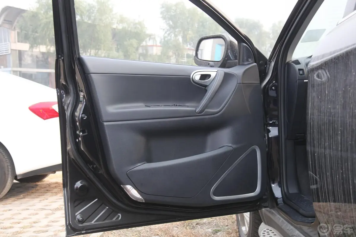 大7 SUV锋芒限量版 2.2T 自动 四驱 智尊型驾驶员侧车门内门板