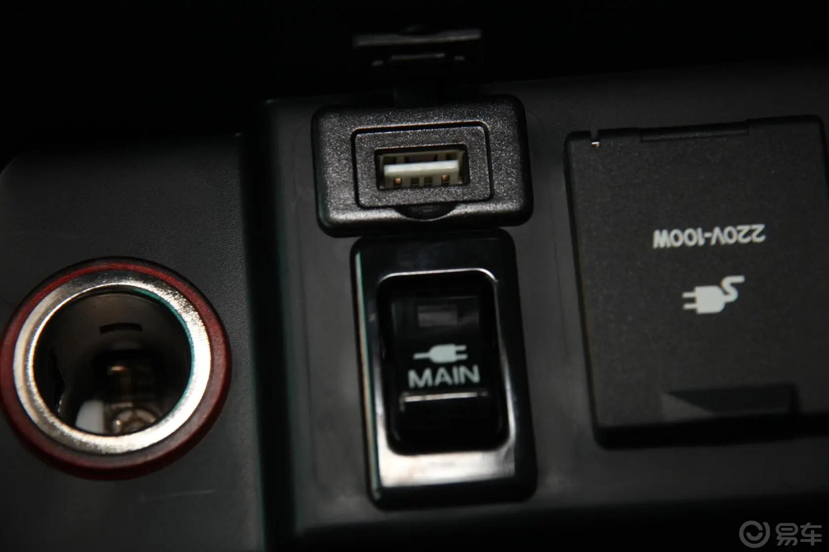 大7 SUV锋芒限量版 2.2T 自动 四驱 旗舰型USB接口