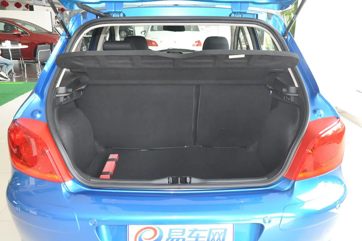 标致307两厢 1.6L 自动 舒适版行李箱空间