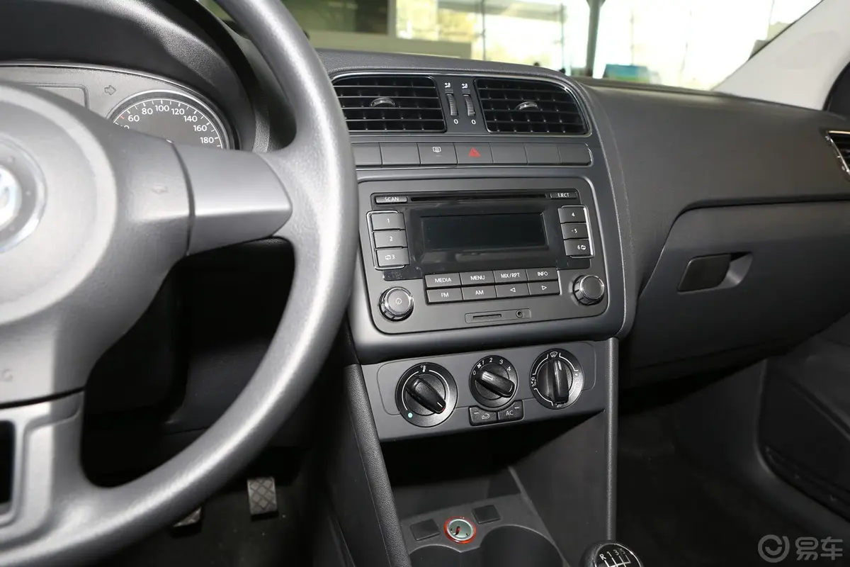 Polo1.4L 手动 舒适版中控台驾驶员方向
