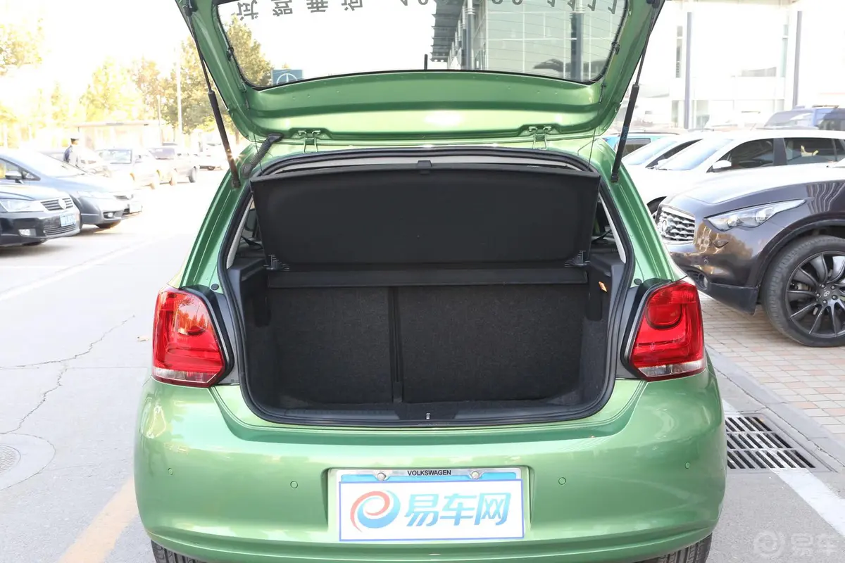 Polo1.6L 自动 豪华版行李箱空间