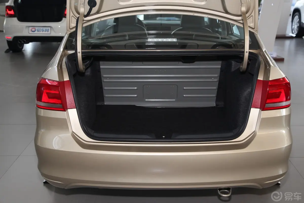 桑塔纳1.6L 手动 舒适版行李箱空间