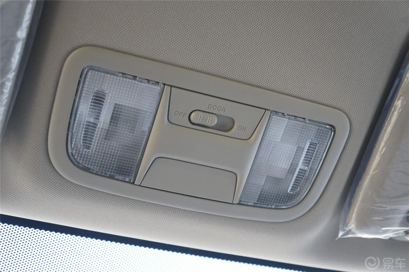 杰德1.8L 5AT 舒适型（六座）前排车顶中央控制区