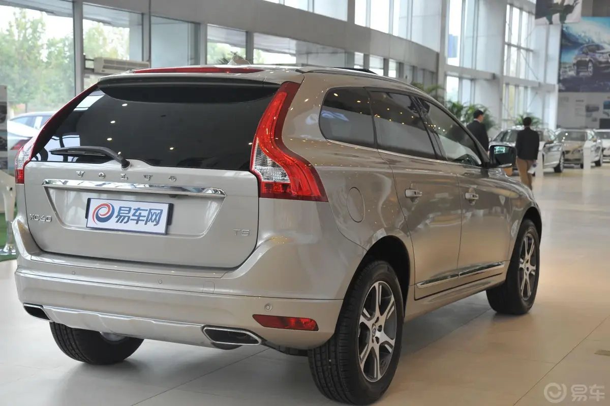 沃尔沃XC60(进口)2.0T T5 改款 智雅版侧后45度车头向右水平