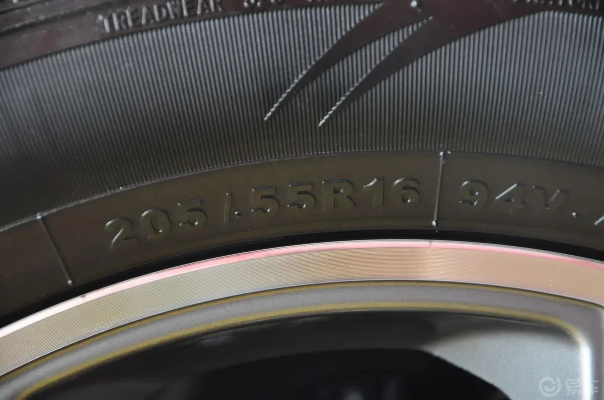 众泰Z3001.5L 都市版 手动 豪华型轮胎规格