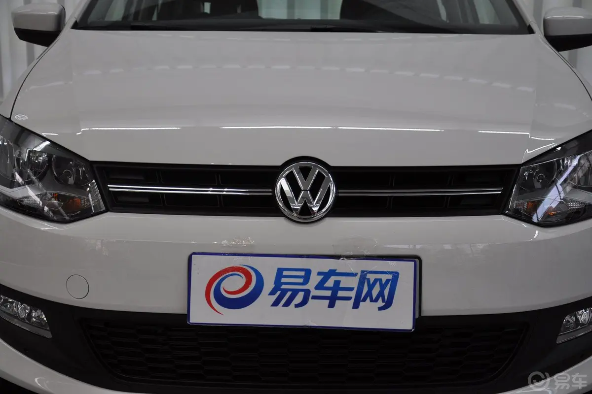 Polo1.6L 手动 舒适版前格栅侧俯拍