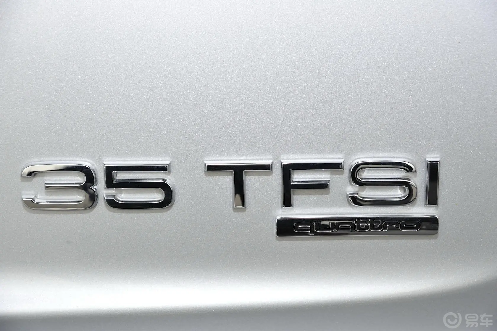 奥迪Q735 TFSI quattro 进取型尾标