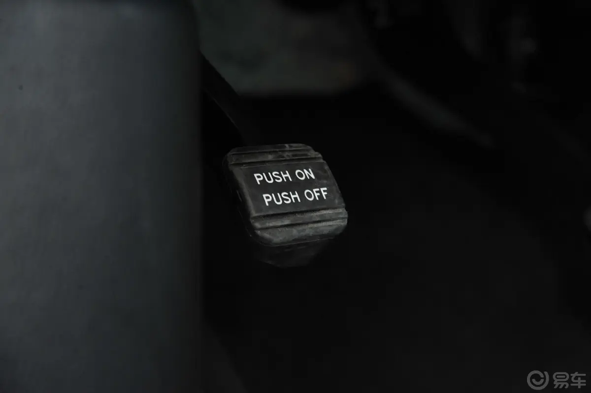 英菲尼迪QX56 手自一体 升级版驻车制动（手刹，电子，脚刹）
