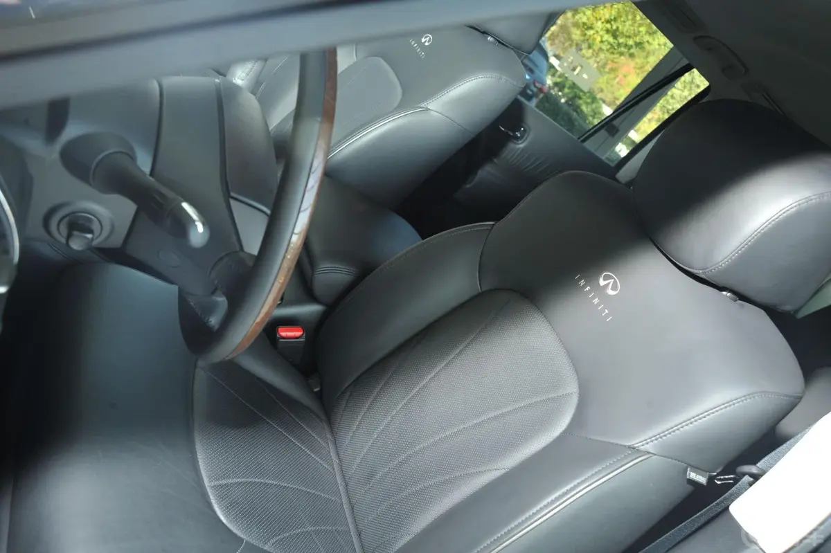 英菲尼迪QX56 手自一体 升级版驾驶员座椅
