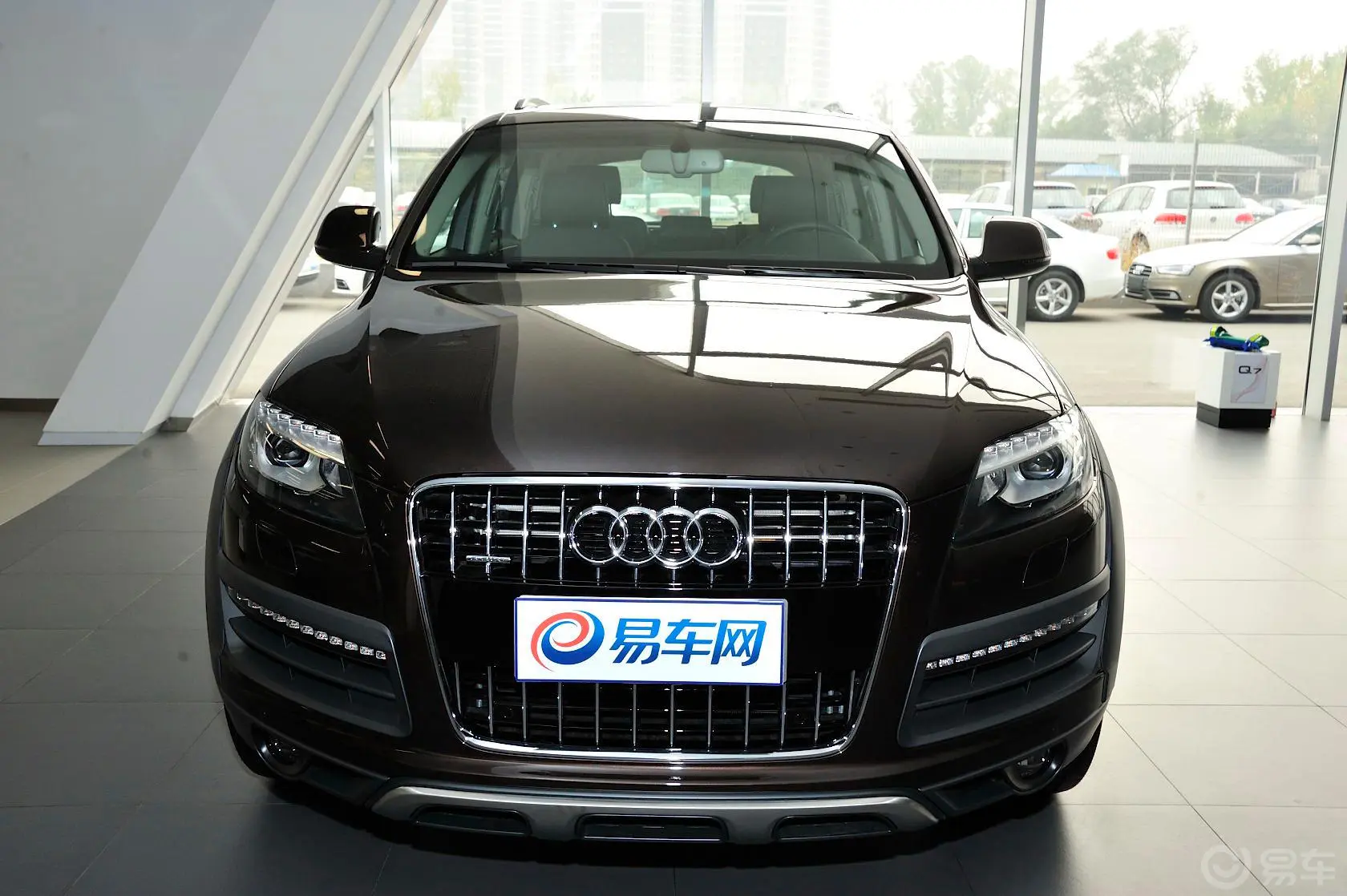 奥迪Q735 TFSI quattro 越野型正前水平