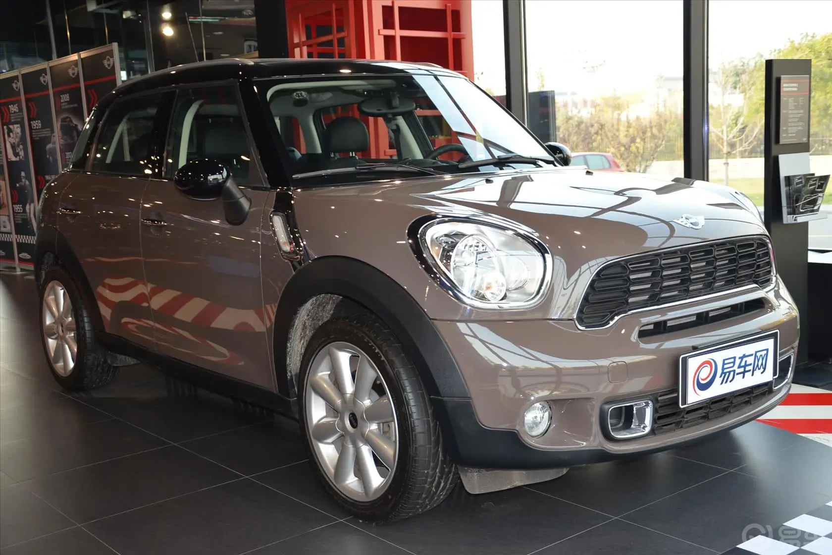 MINI COUNTRYMAN1.6T COOPER S All 4侧前45度车头向右水平