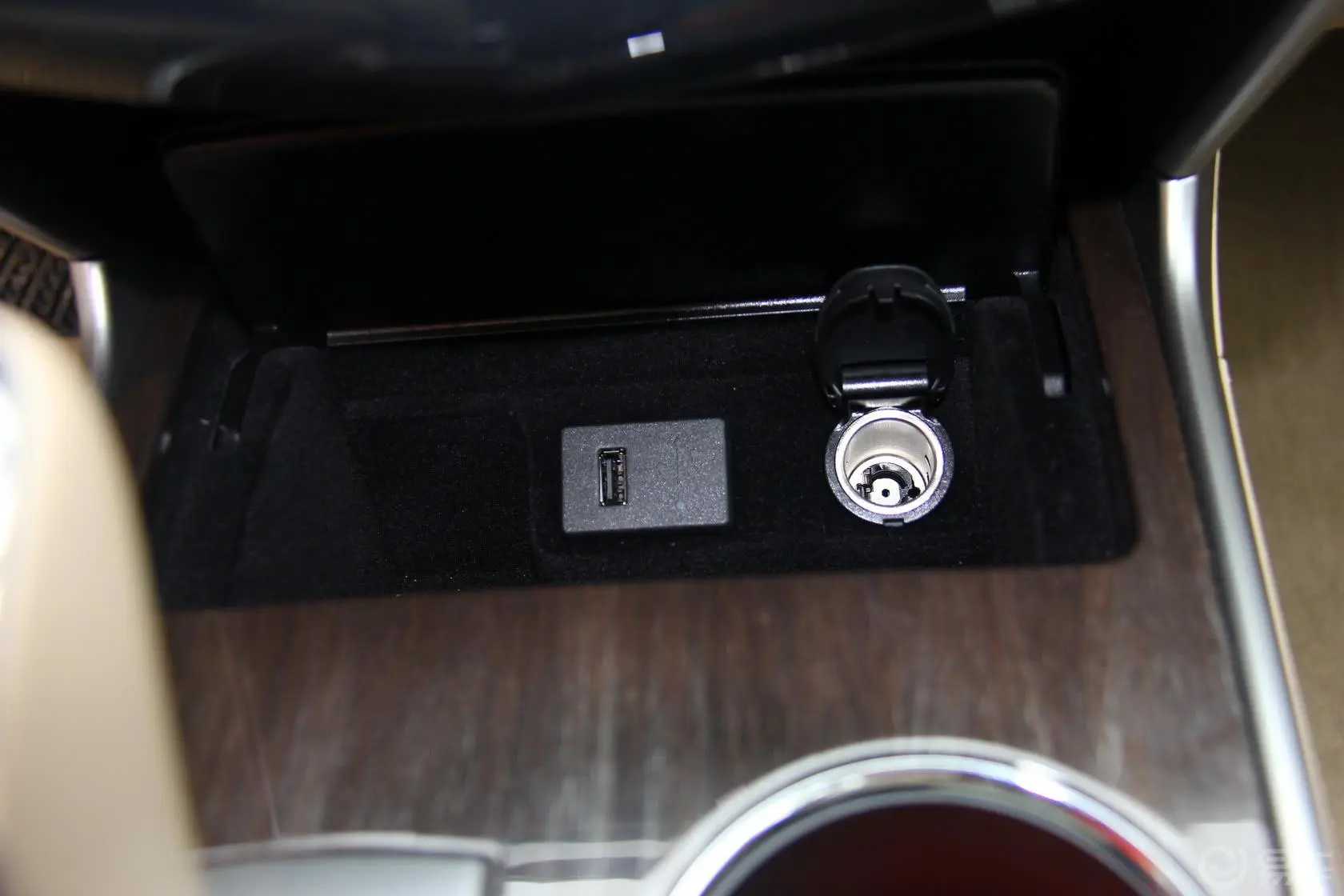 天籁天籁·公爵 2.5XV-VIP尊领版USB接口