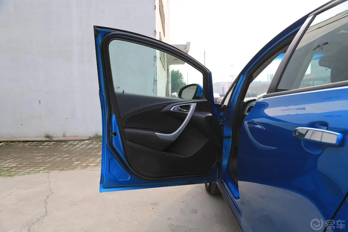 英朗XT 1.6T 自动 时尚运动型驾驶员侧车门内门板