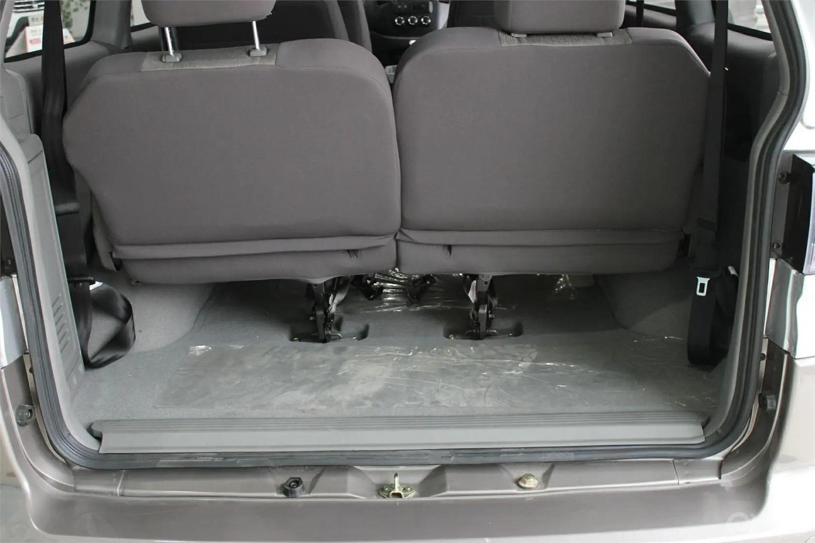 菱智M3 1.6L 手动 舒适型行李箱空间
