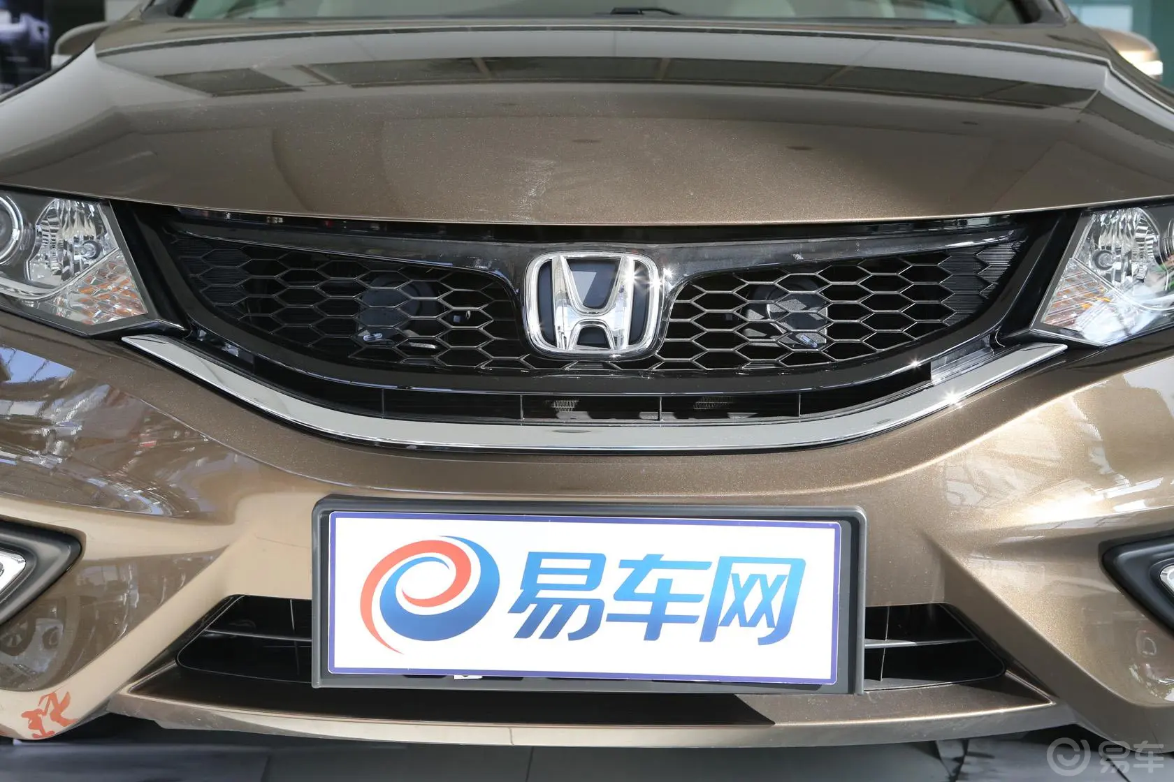 杰德1.8L CVT 豪华尊享型（五座）前格栅侧俯拍