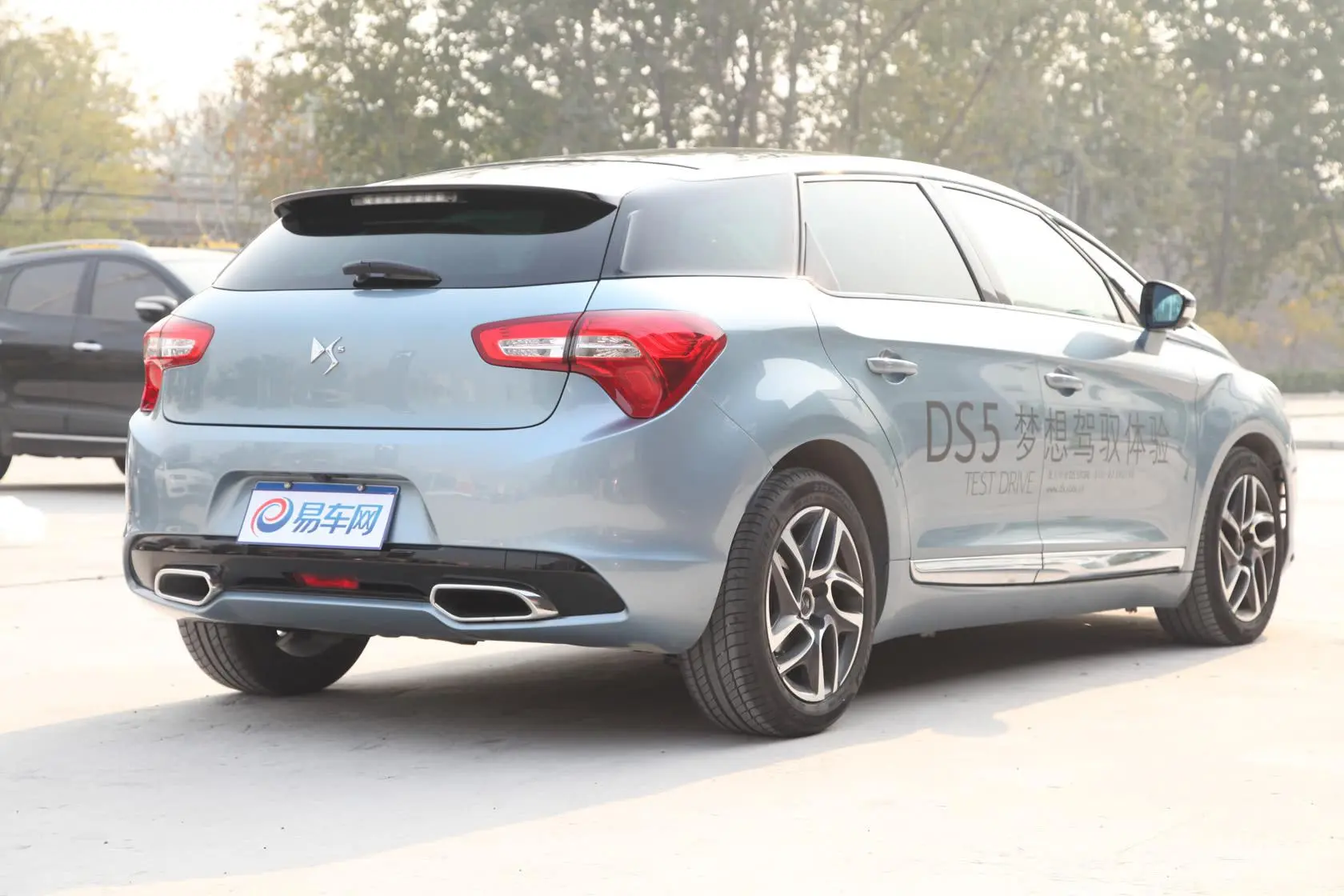 DS 5(进口)1.6T 手自一体 尊享版侧后45度车头向右水平