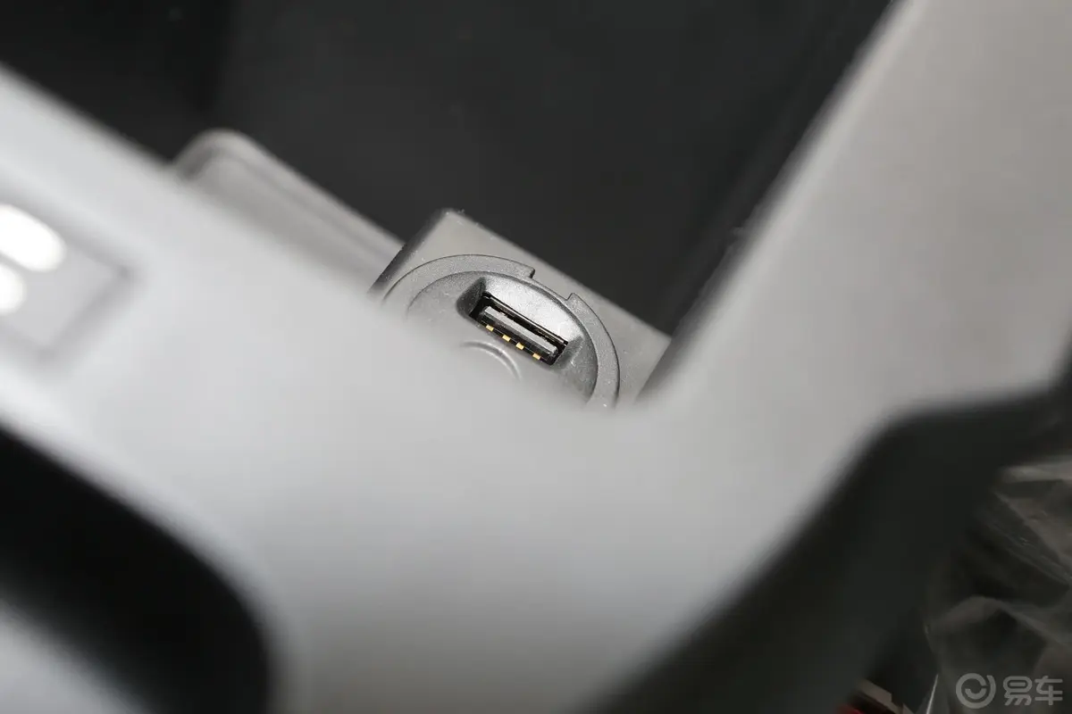 世嘉三厢 2.0L 自动 品悦型USB接口