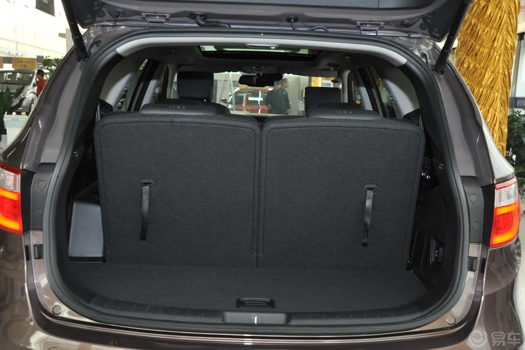 格越3.0L 自动 四驱 豪华版 6座行李箱空间