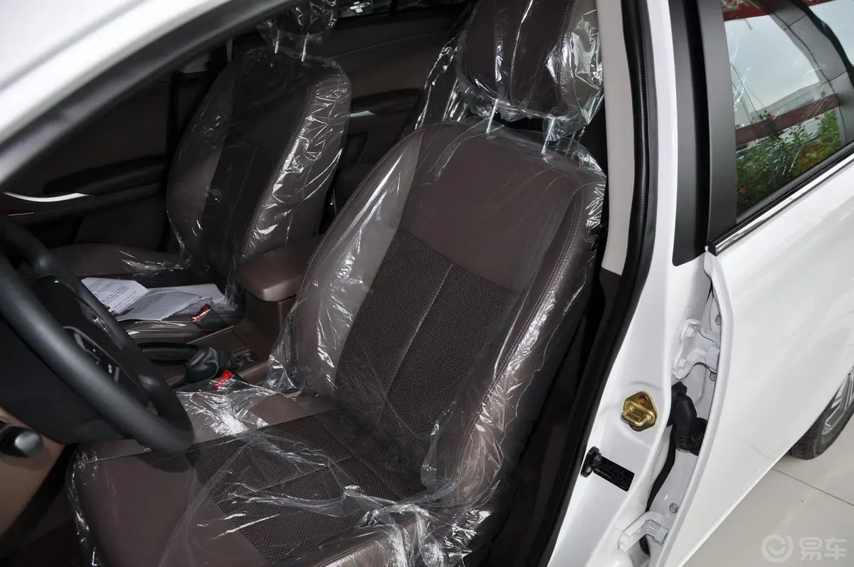 众泰Z3001.5L 都市版 手动 豪华型驾驶员座椅