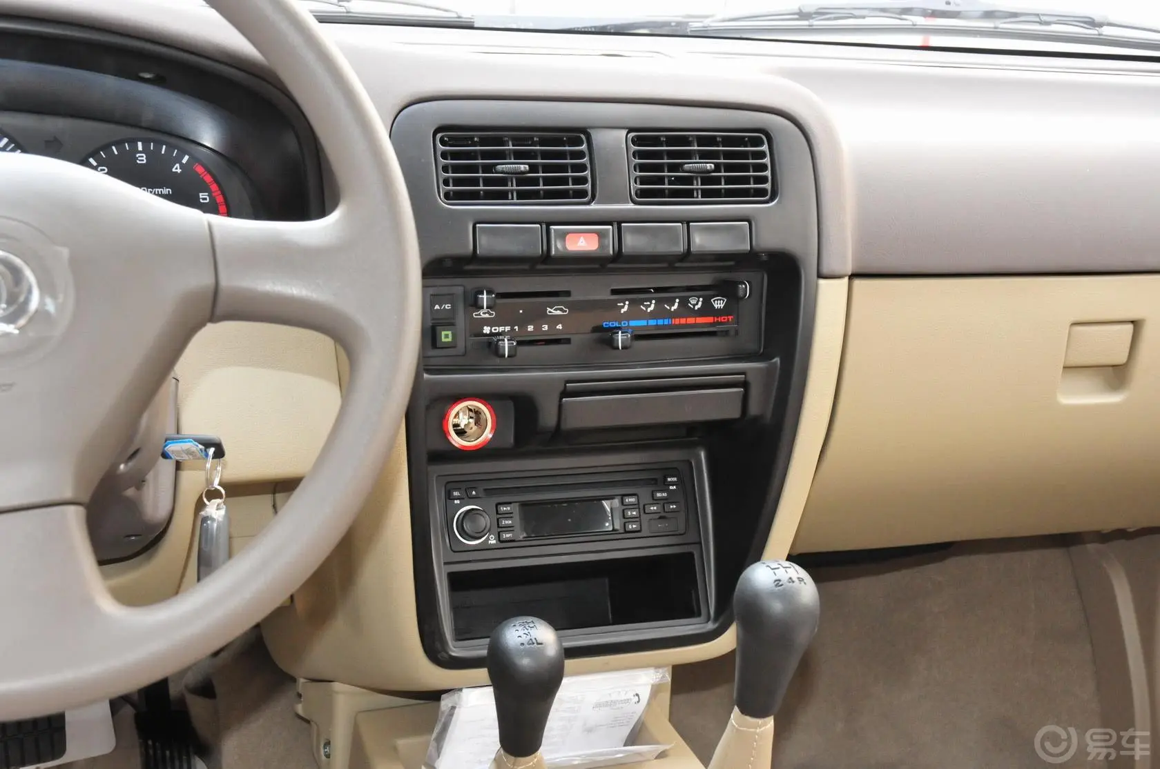锐骐2WD ZD30柴油标准版 国III中控台驾驶员方向