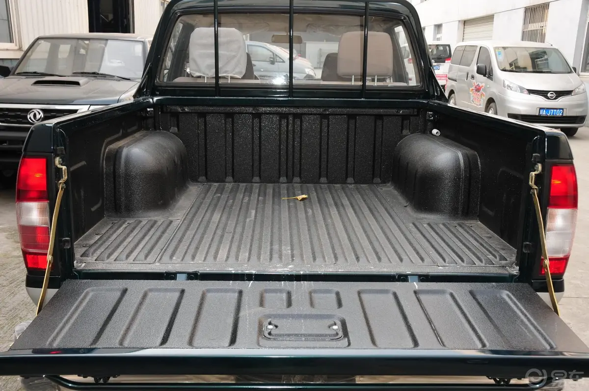 锐骐2WD ZD30柴油标准版 国III行李箱空间