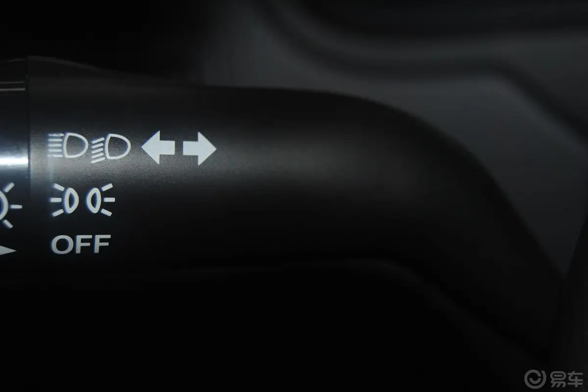 丘比特1.3L 手动 GL Csport 炫酷版大灯远近光调节柄